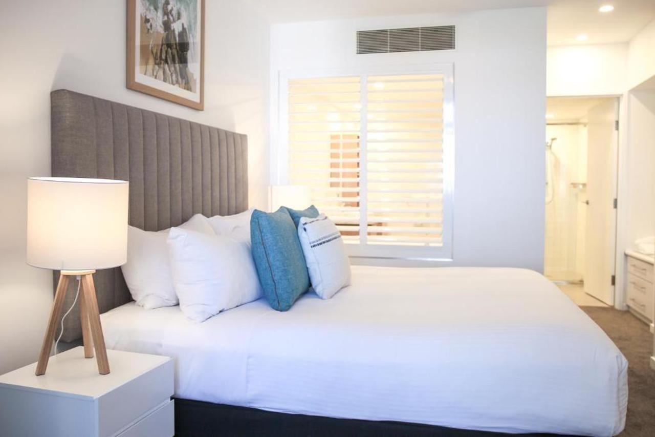 Rumba Beach Resort Caloundra Exterior photo A bedroom at the hotel
