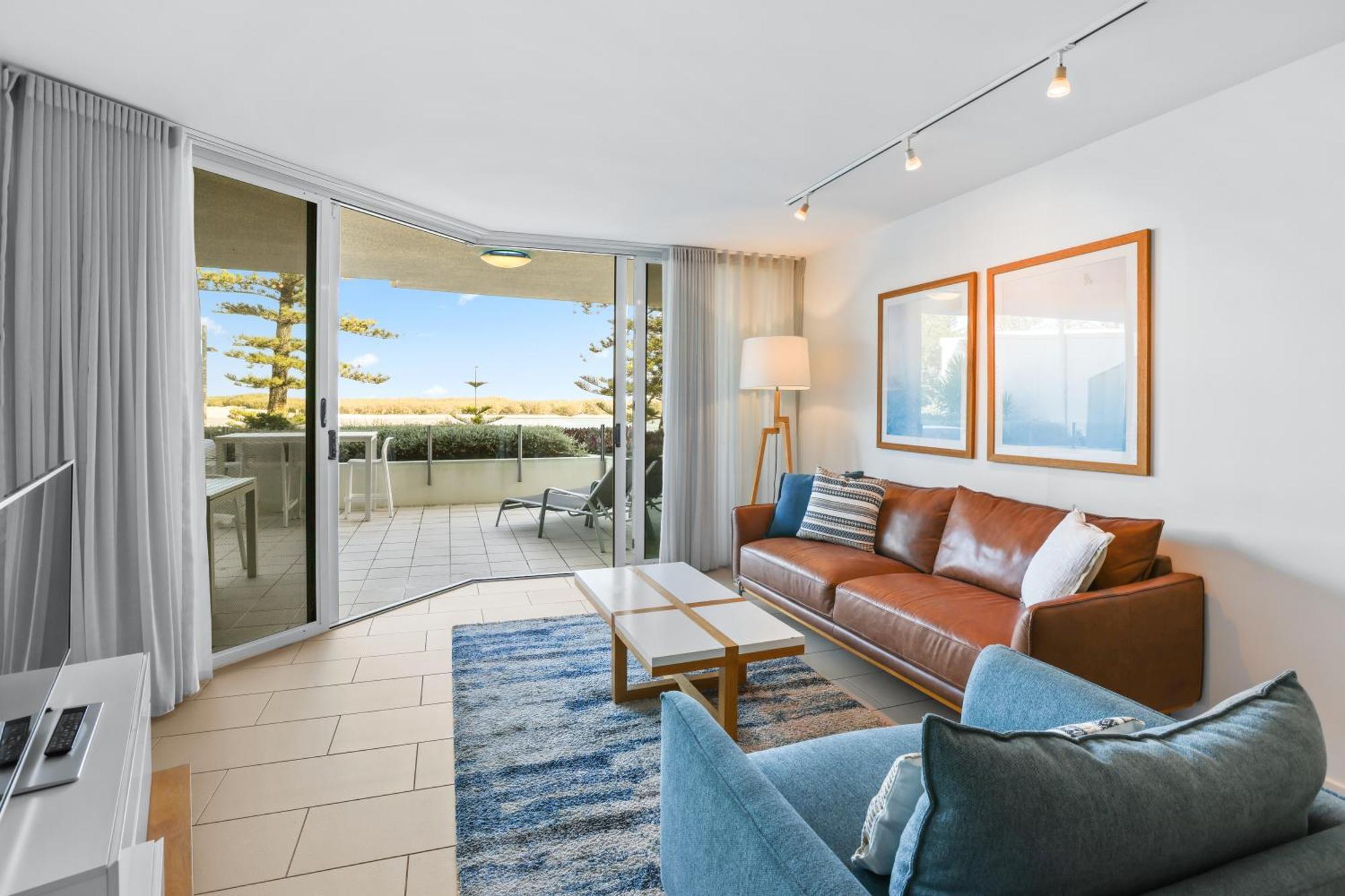 Rumba Beach Resort Caloundra Exterior photo Living room